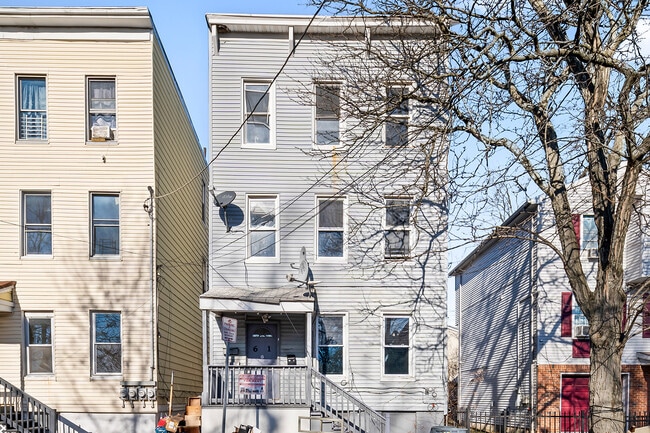 Building Photo - 61 Brenner St Unit 3