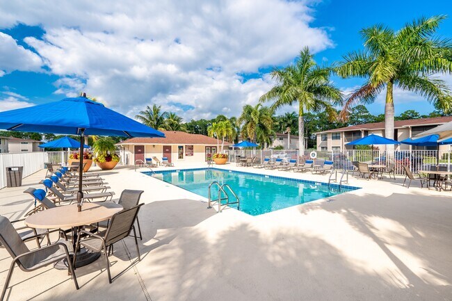 Swimming Pool - 10X Harbour Pines Apartments