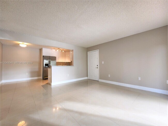 Photo - 251 Palm Cir W Unidad 204