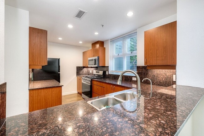 Photo - San Diego- Downtown- La Vita – Little Italy Condo- Split Level Style Move-In Special Unit #2