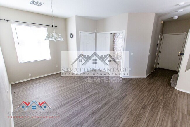 Photo - 2185 N Mosley Dr