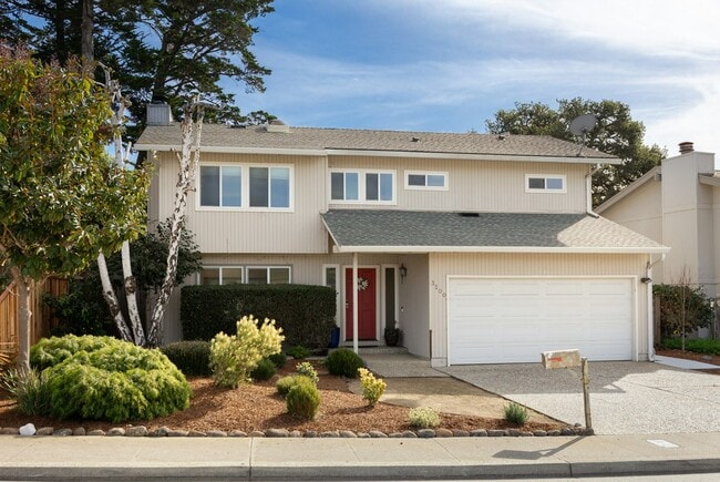 Building Photo - 3200 Mulberry Dr