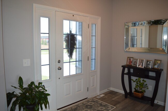 Photo - 801 Remington Way