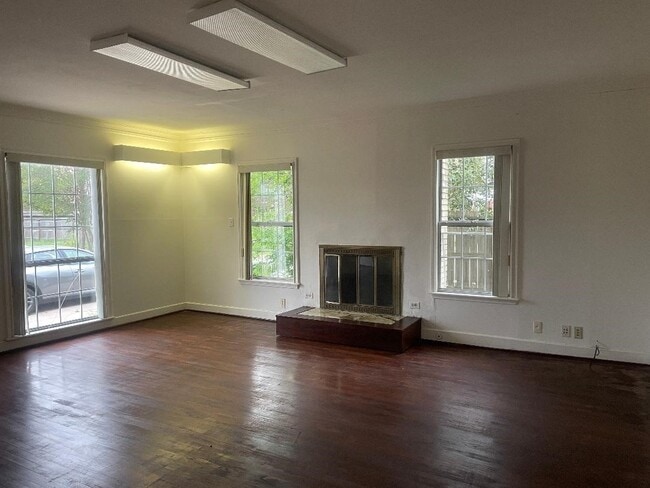 Photo - 2215 Dorrington St