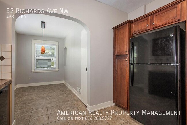 Photo - 52 Richards Ave NW