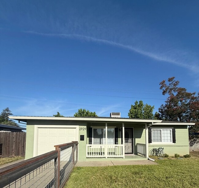 Building Photo - Beautiful 3 bedroom and 1 bathroom home in Arden Arcade!