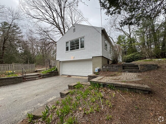 Building Photo - Pet-Ok | Charming Single-Family Ranch in C... Rental