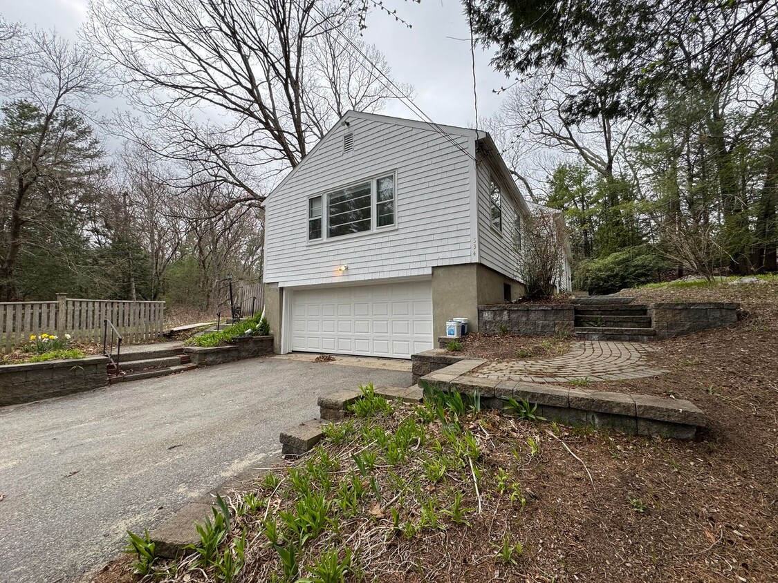 Pet-Ok | Charming Single-Family Ranch in C... - Pet-Ok | Charming Single-Family Ranch in C...