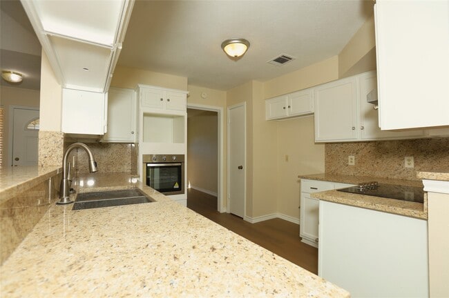 Photo - 206 Banyan Dr