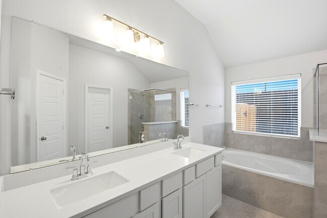 Photo - 2106 Villa Flora Ln