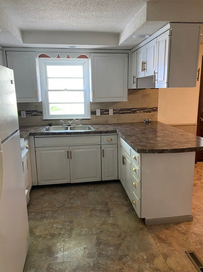 Photo - 305 Redbud Ln