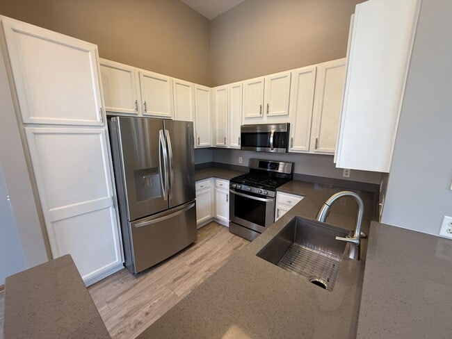 Photo - 10530 Pond Curve