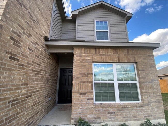 Photo - 105 Brunswick Ln