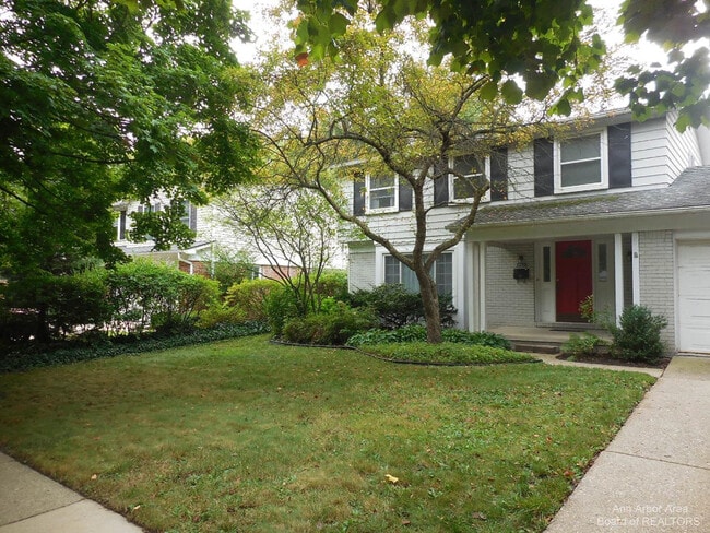 Building Photo - 3253 Lockridge Dr