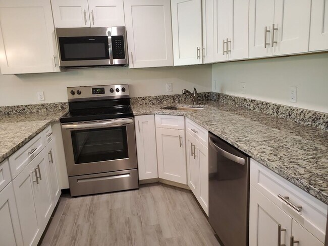 Photo - 3x2 Duplex Unit Unit 4738 13TH ST SW