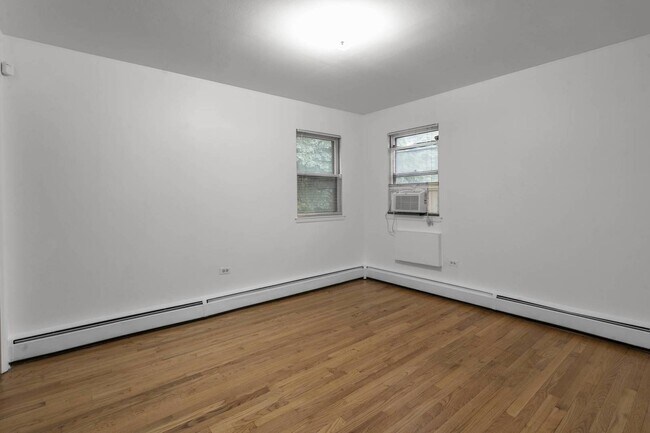 Photo - 807 Oakton St