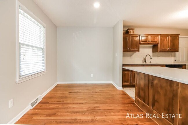 Photo - 512 W 101st St