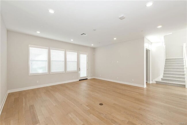 Photo - 61 Einstein Wy