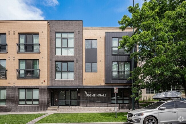Building Photo - Centrally located 1 bedroom in the heart o... Rental