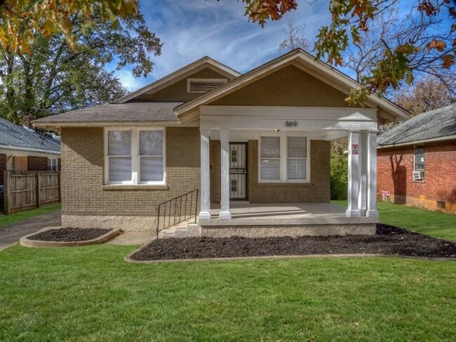 Building Photo - Beautifully Renovated 3BR/2BA with Open Floor Plan, Granite Counters & Central HVAC!