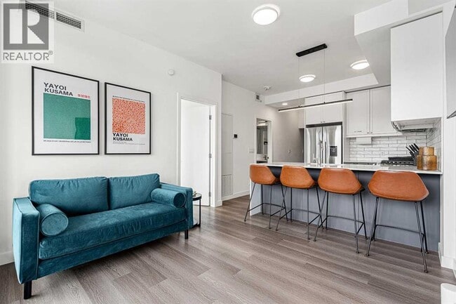 Photo - 329-39A 9a St NW