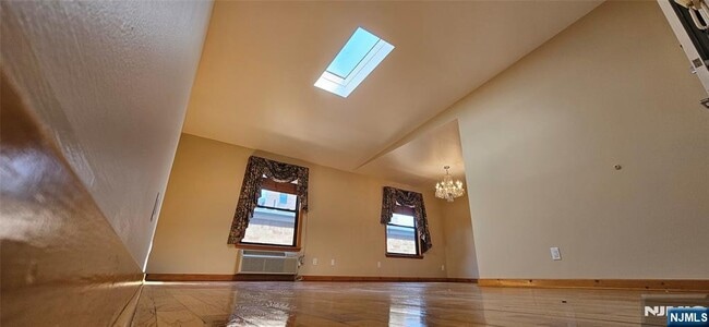 Building Photo - 416 68th St Unit 12-12 Rental