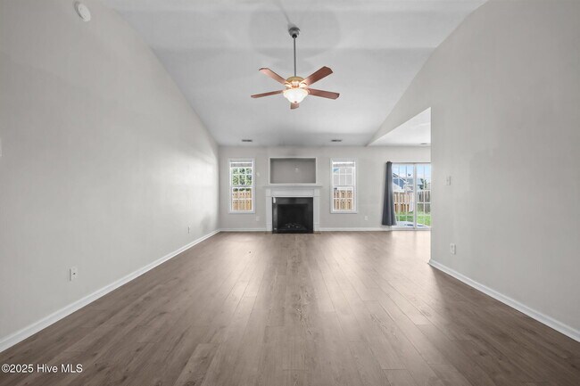 Photo - 203 Seville St