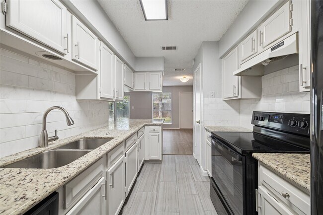 Photo - 13838 Beech Hollow Ln