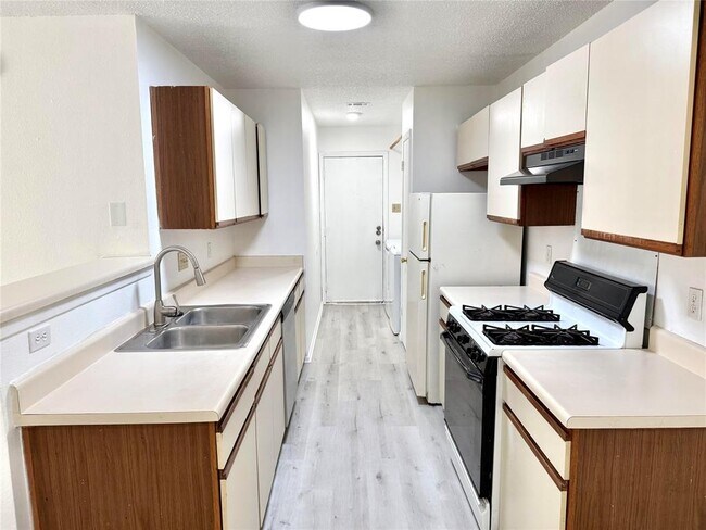 Photo - 403 Country Aire Dr