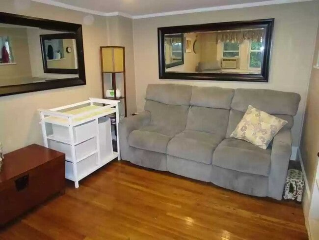 Living Room - 15 Cottage Ct Unit 2