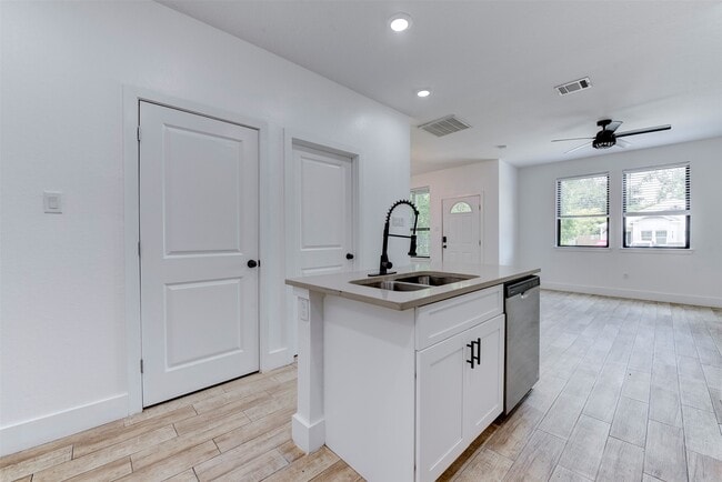 Photo - 5121 Southwind St Unidad B