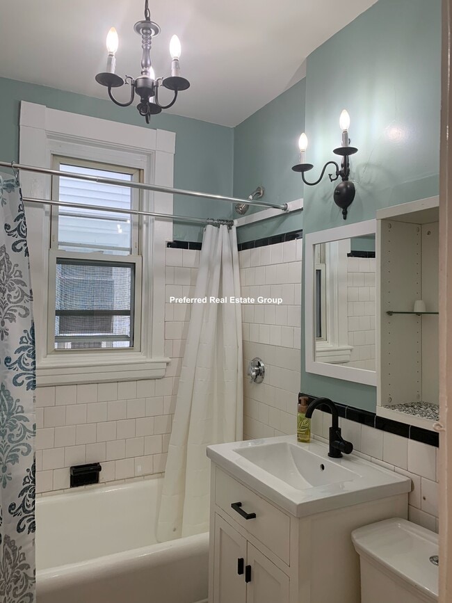 Photo - 25 Lawrence Ave