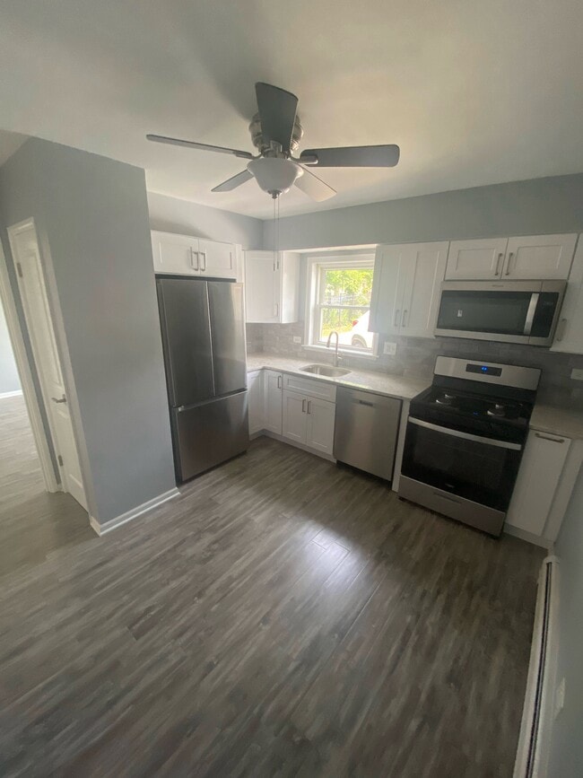 Building Photo - 18 W Burlington Ave Unit 1 Rear