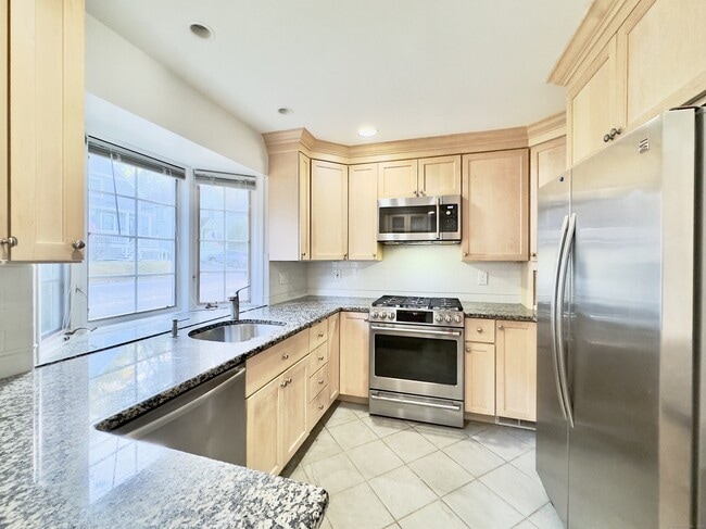 Photo - 48 Pemberwick Rd Unit 3