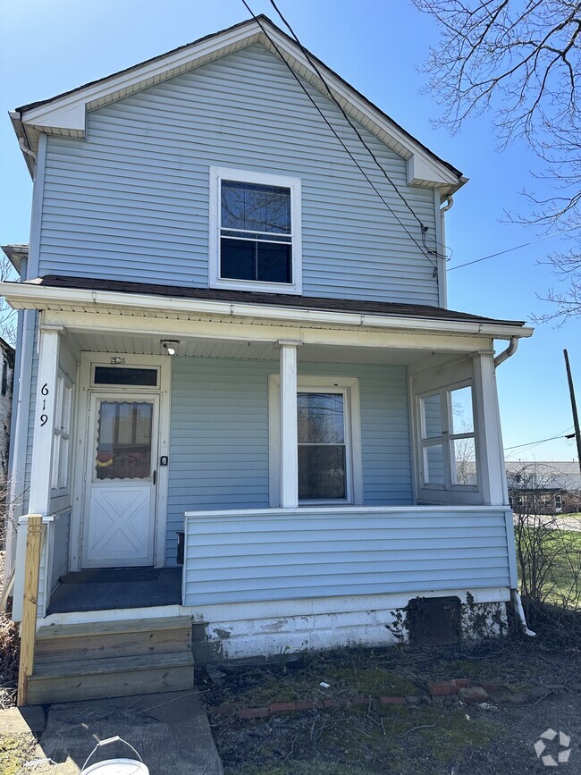 Building Photo - 619 French St Rental