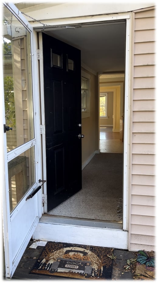 main entrance and extra room1 - 149 Mechanics St Unit 149