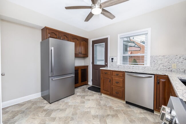 Photo - 192 Spring St