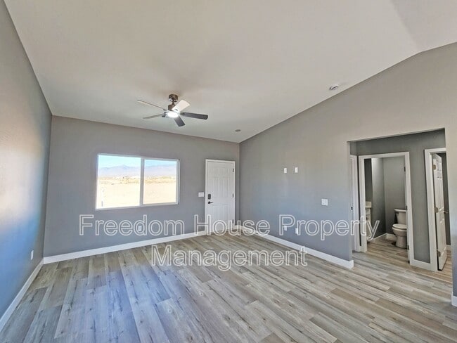 Photo - 831 Valiant Ave