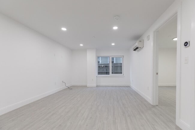 Photo - 42 N Beacon St Unidad 104