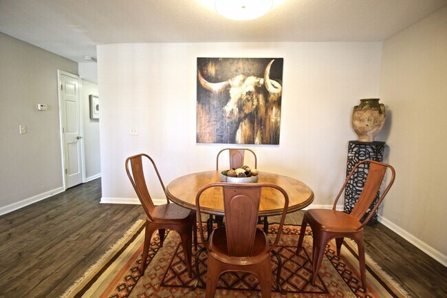 Photo - Jefferson on the Plaza