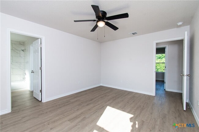 Building Photo - 802 White Meadow Ln
