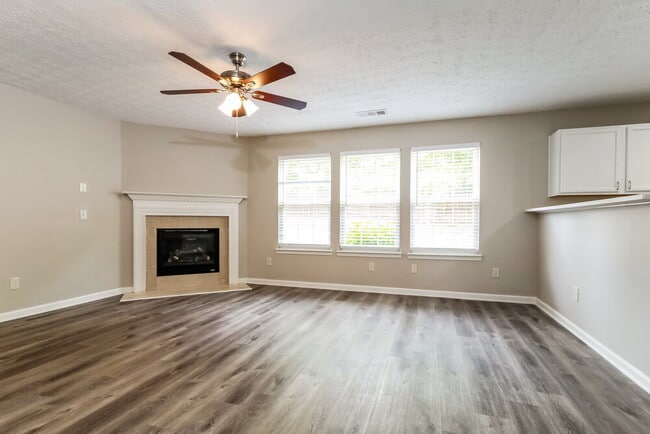 Photo - 1304 Ivey Pointe Dr SE