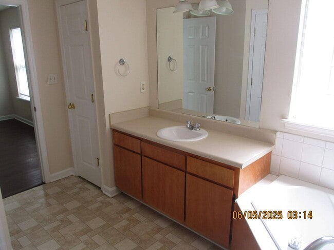 Photo - 139 Twelve Oaks Ct