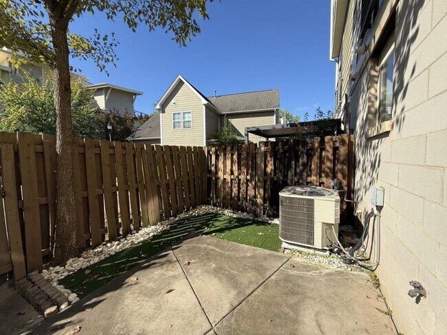 Photo - 2976 Textile Way