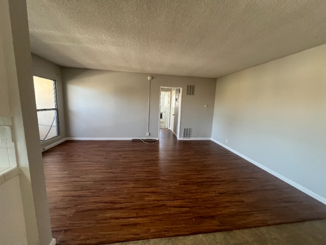 Photo - 3945 W 8th St Unidad 10