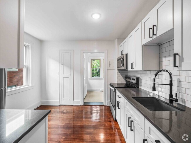 Building Photo - READY FOR MID-MAY!! FULLY RENOVATED 1 -BED... Unit 3 Rental