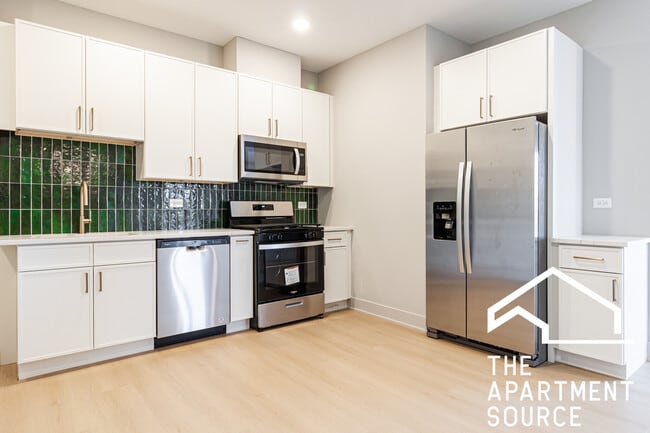Building Photo - 4104 N Sheridan Rd Unit 405 Rental