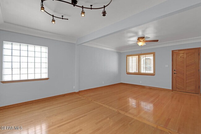 Photo - 406 W Overland Ave
