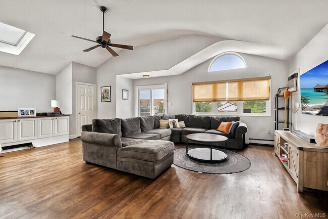 Photo - 318 E Olive St Unit Upper