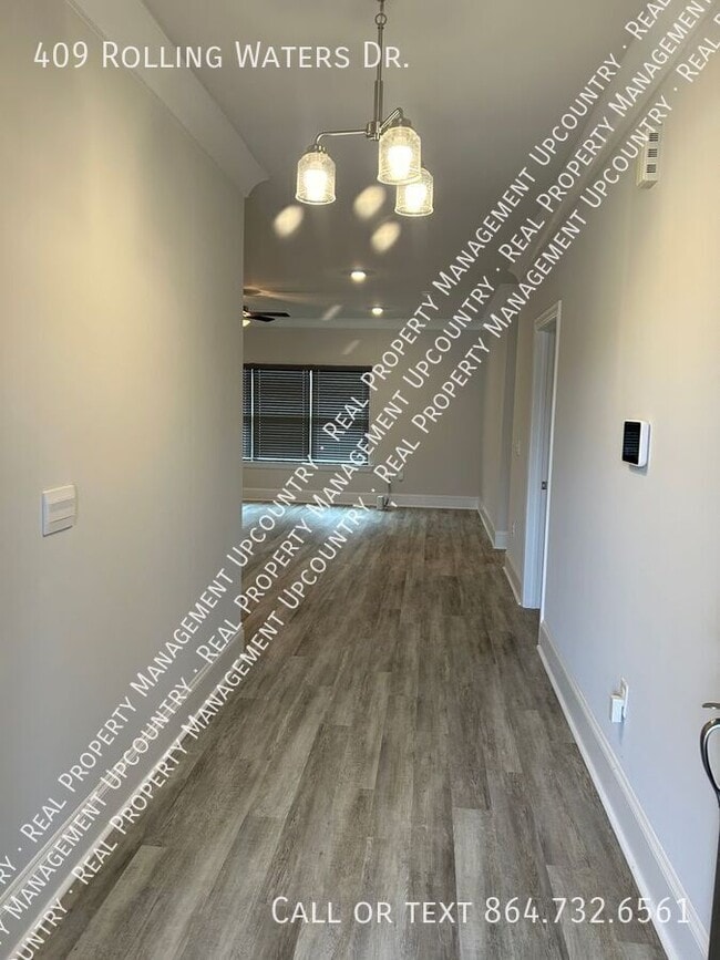 Photo - 409 Rolling Waters Dr